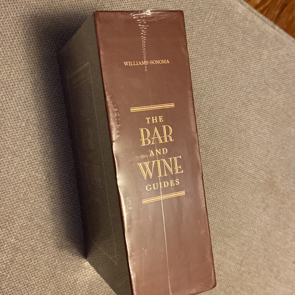 Williams Sonoma Bar &Wine guides. New cased Hard cover. Classic